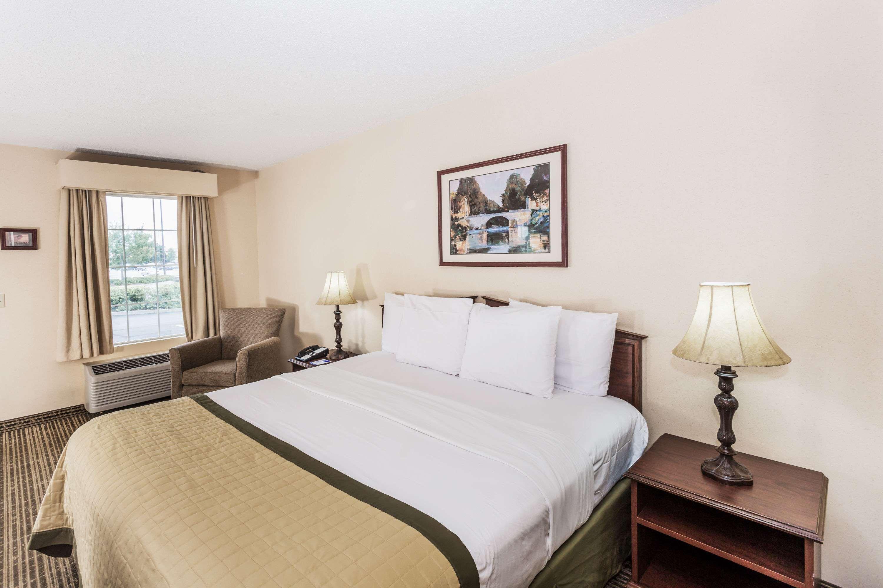 Baymont By Wyndham Valdosta At Valdosta Mall Exterior photo